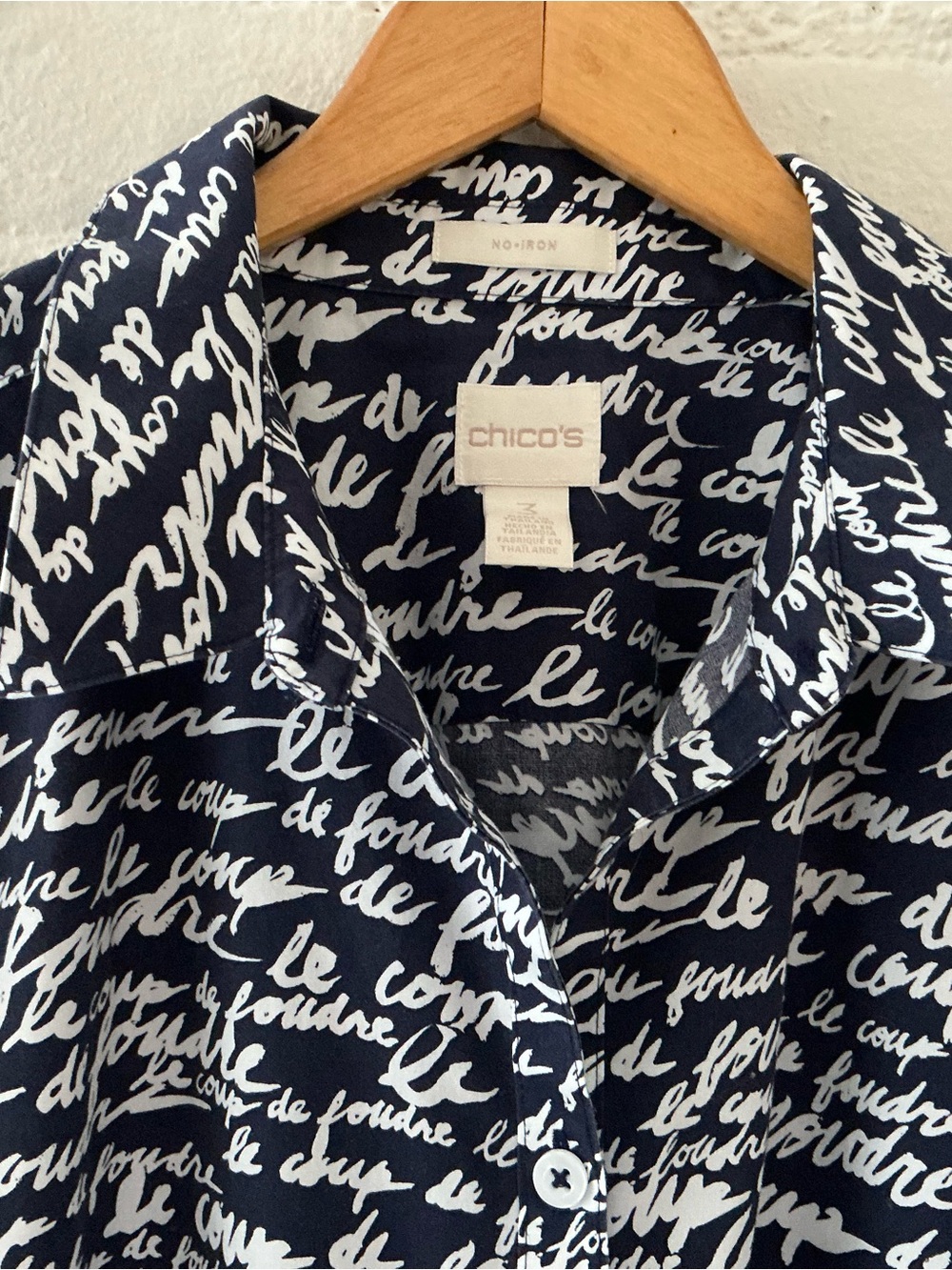 Chico’s Button Up Shirt No-Iron All over Print Coup de Foudre Navy White - Picture 3 of 13